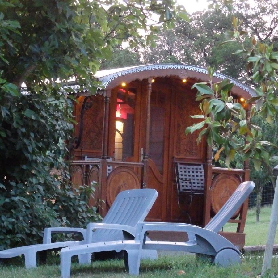 Roulotte La Souleillade Bed and Breakfast Saint-Sernin  Exteriör bild